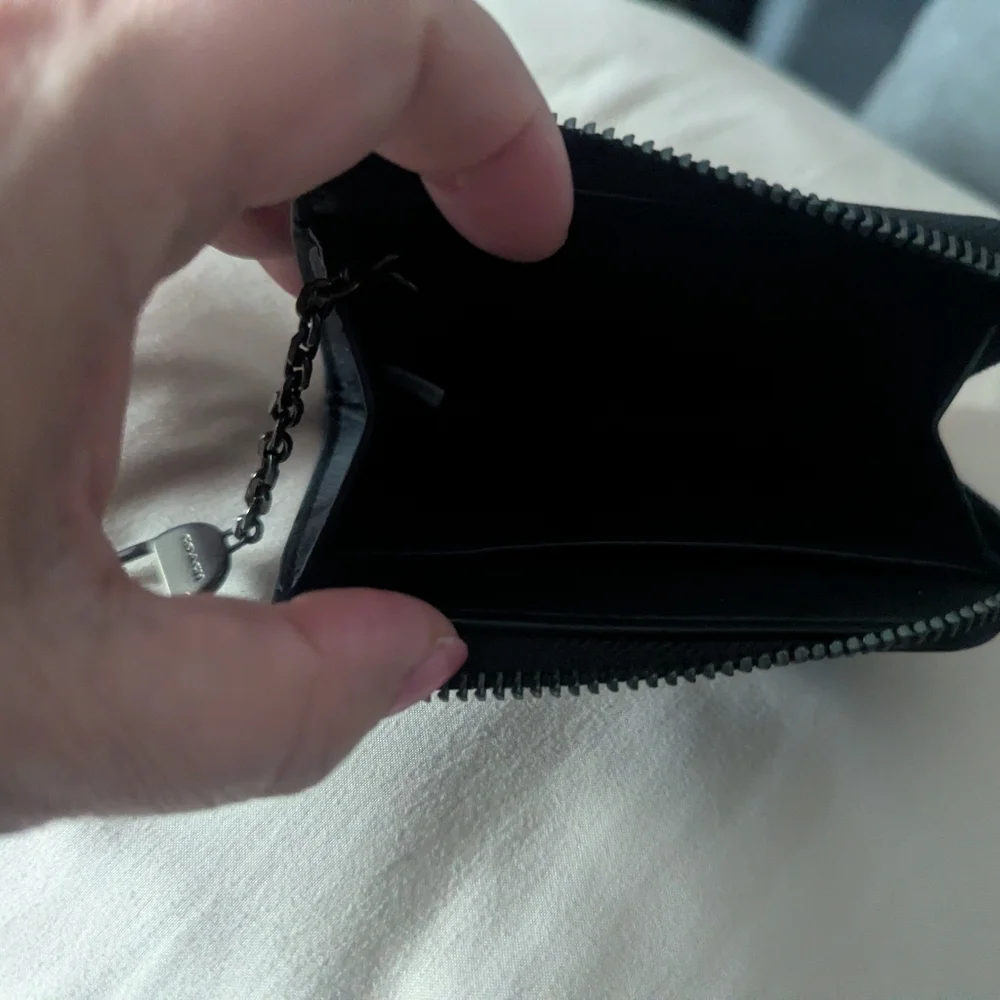 2 Black Leather L-zip Card Holder Set - Picture 6 of 7